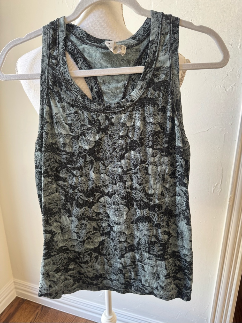 Athleta Floral Ribbed momentumTank in Sage and Black- like new - barely worn